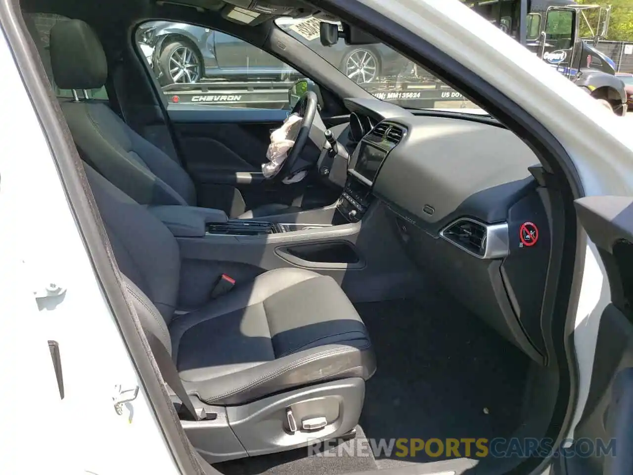 5 Photograph of a damaged car SADCJ2FX3KA600684 JAGUAR F-PACE 2019