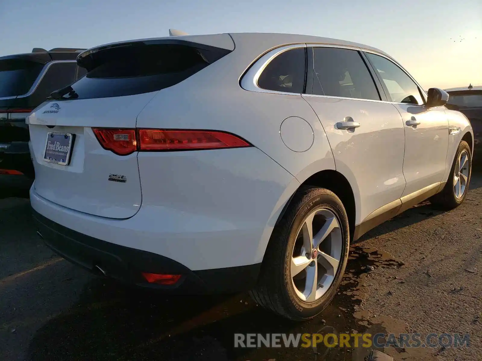 4 Photograph of a damaged car SADCJ2FX4KA357645 JAGUAR F-PACE 2019