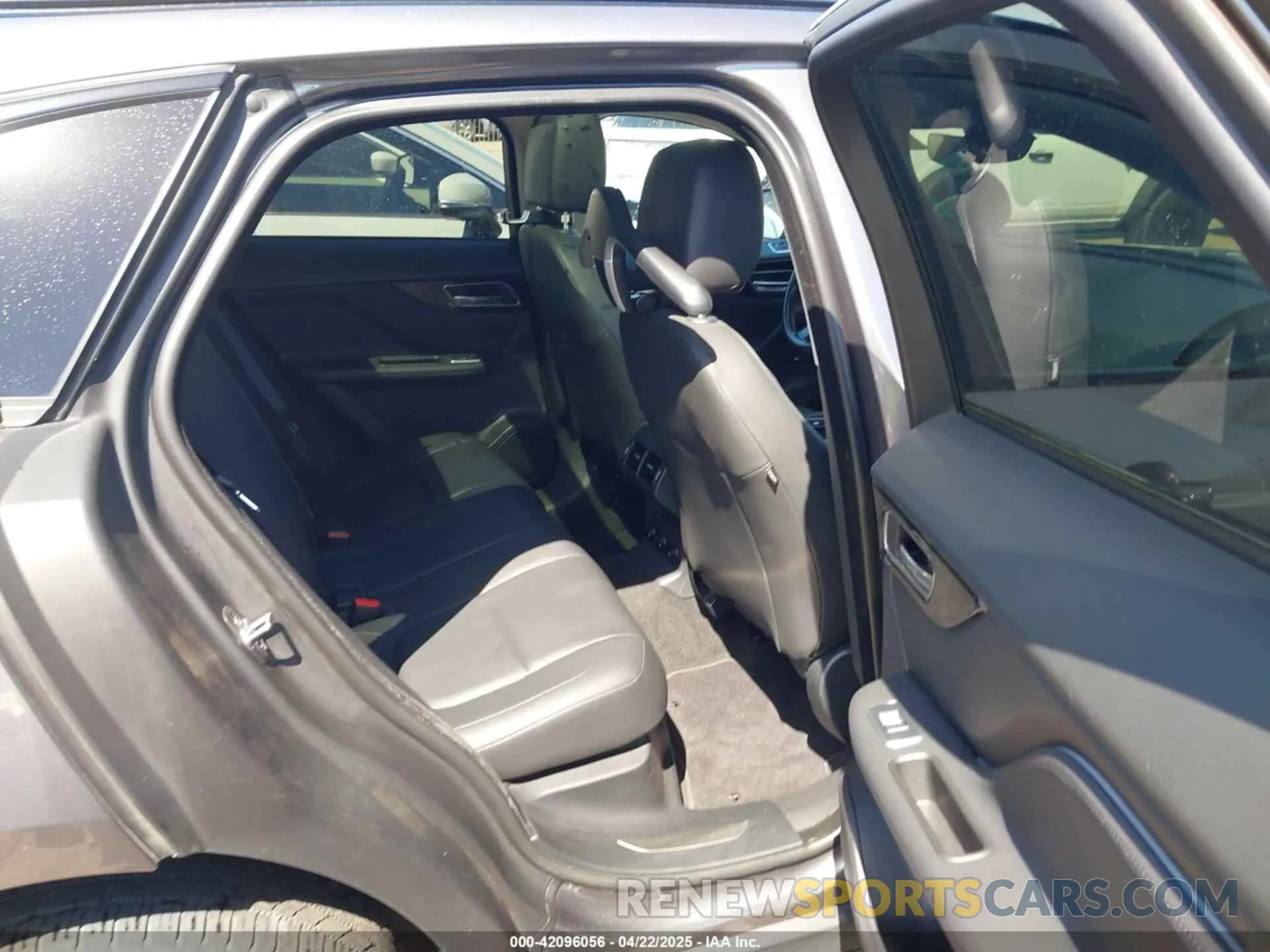 8 Photograph of a damaged car SADCJ2FX4KA395439 JAGUAR F-PACE 2019