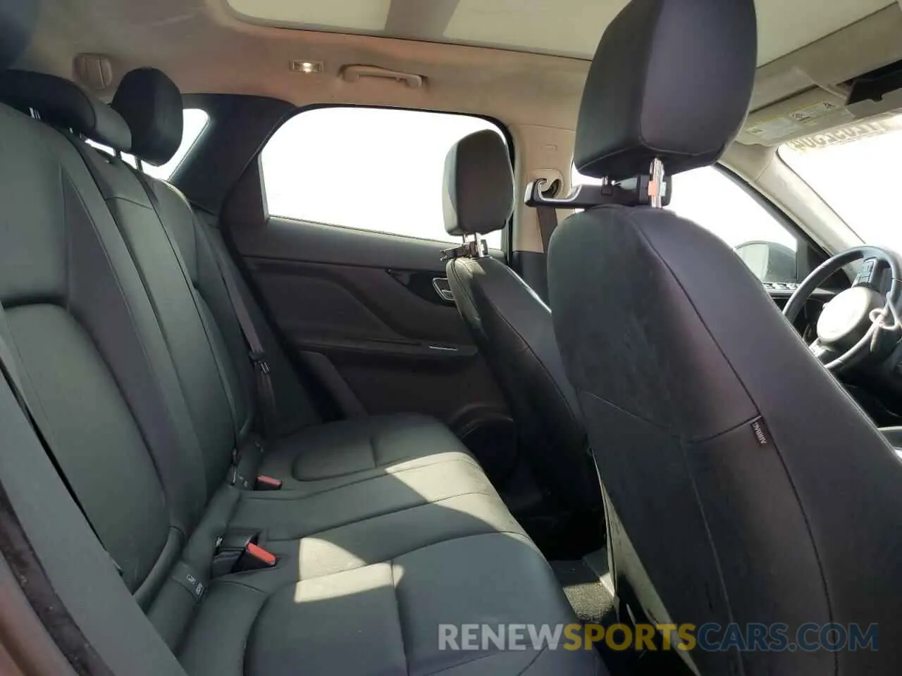 11 Photograph of a damaged car SADCJ2FX5KA392064 JAGUAR F-PACE 2019