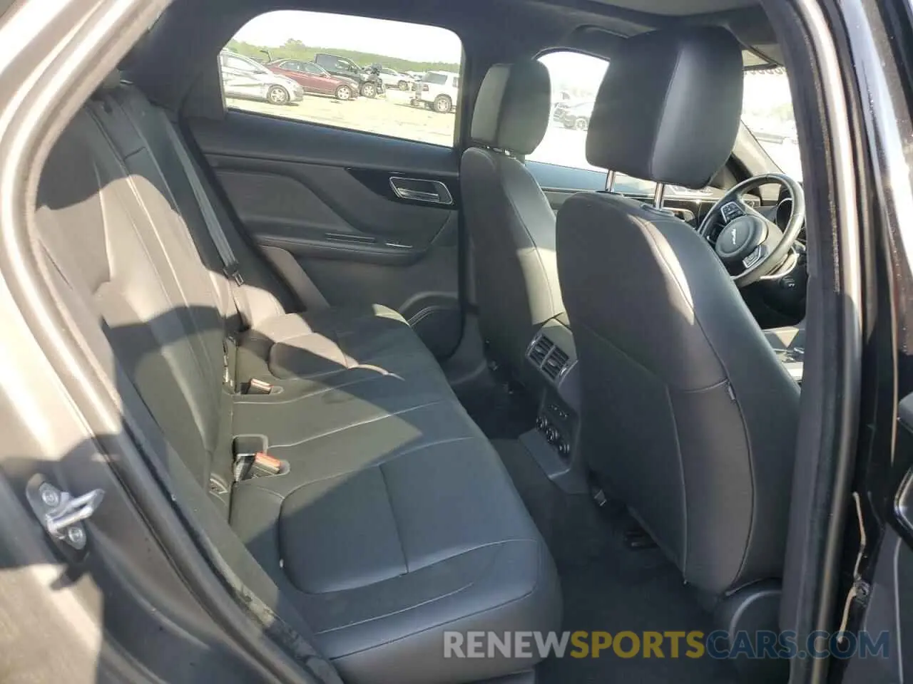 10 Photograph of a damaged car SADCJ2FX7KA364427 JAGUAR F-PACE 2019