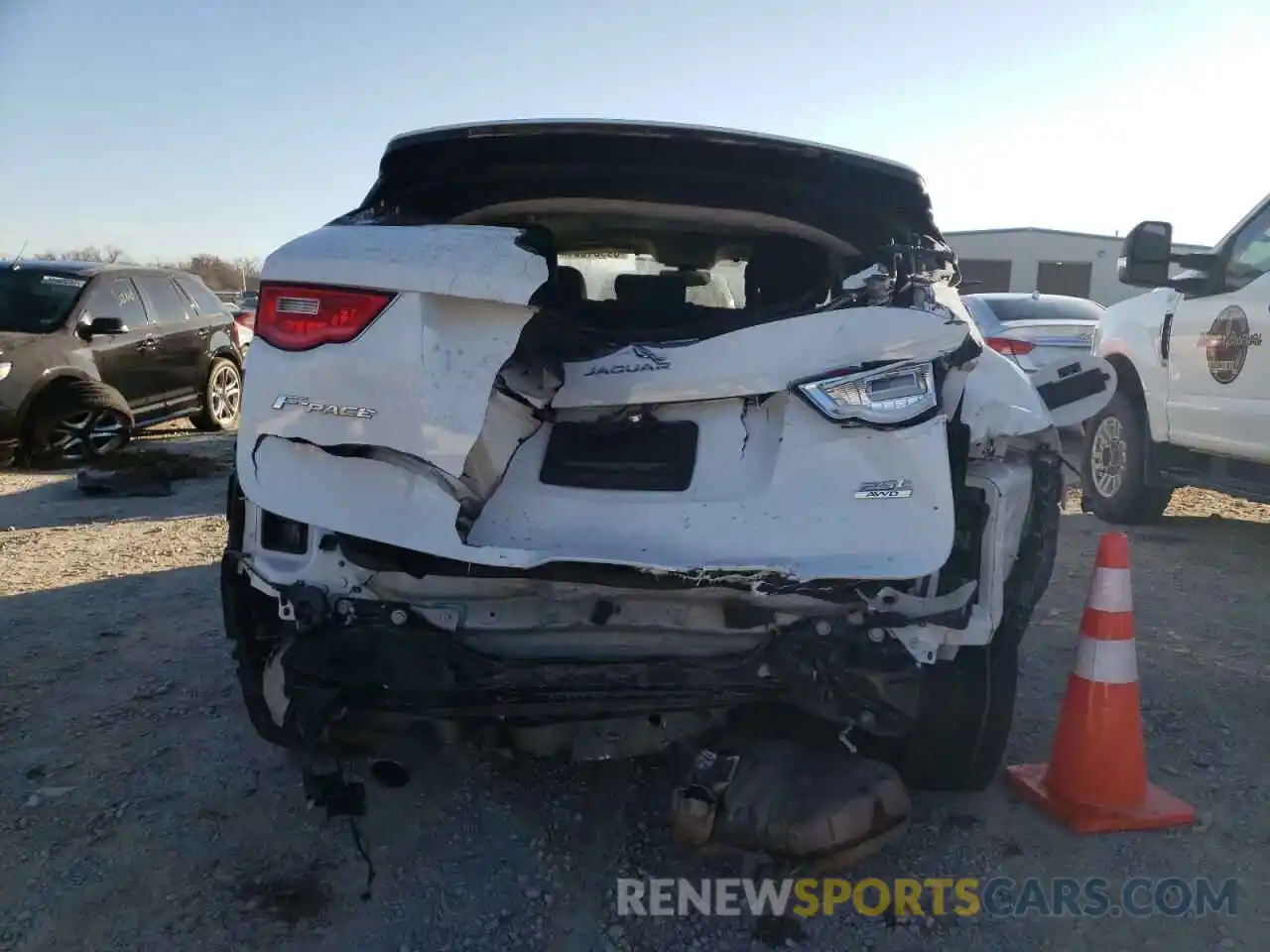 9 Photograph of a damaged car SADCJ2FX7KA393734 JAGUAR F-PACE 2019