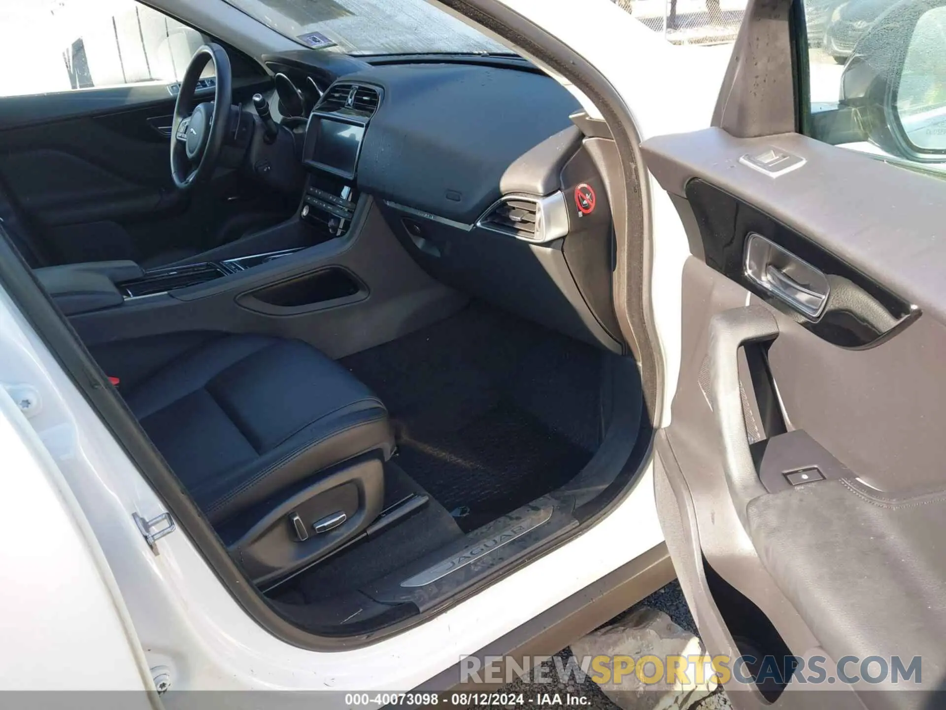 5 Photograph of a damaged car SADCJ2FX7KA601580 JAGUAR F-PACE 2019
