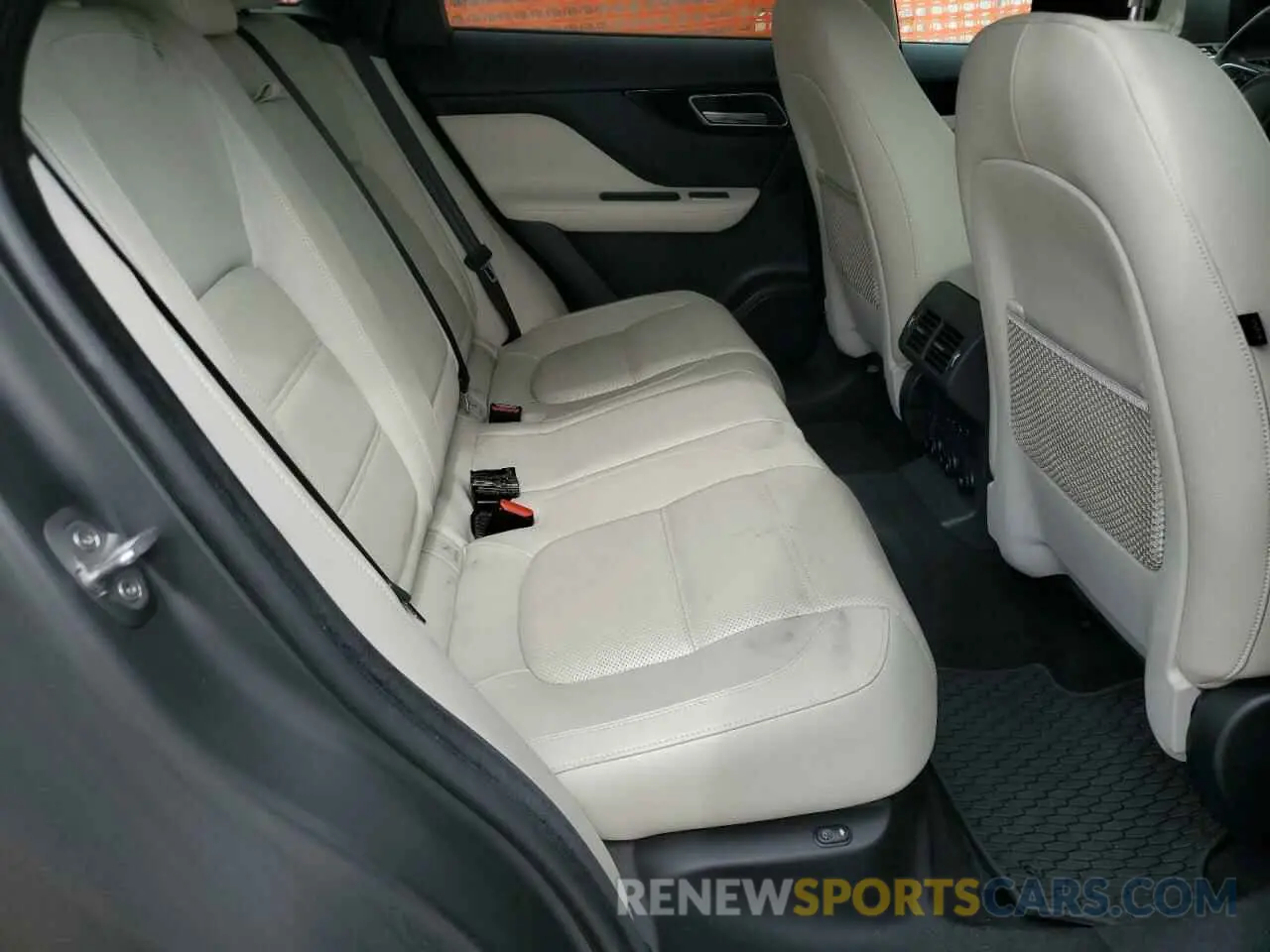 11 Photograph of a damaged car SADCK2FN7KA394216 JAGUAR F-PACE 2019