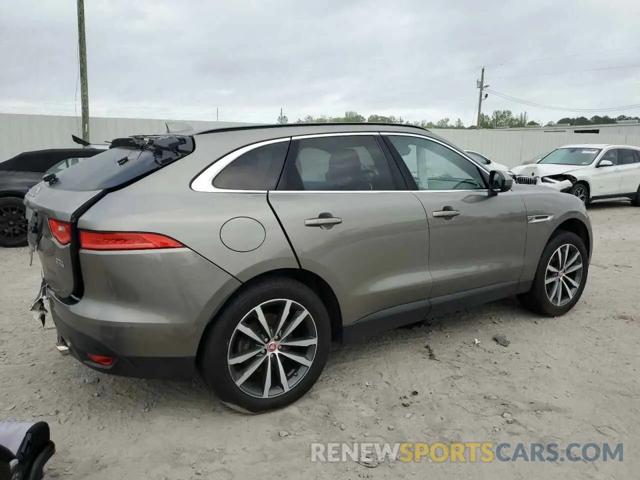 3 Photograph of a damaged car SADCK2FX0KA367828 JAGUAR F-PACE 2019