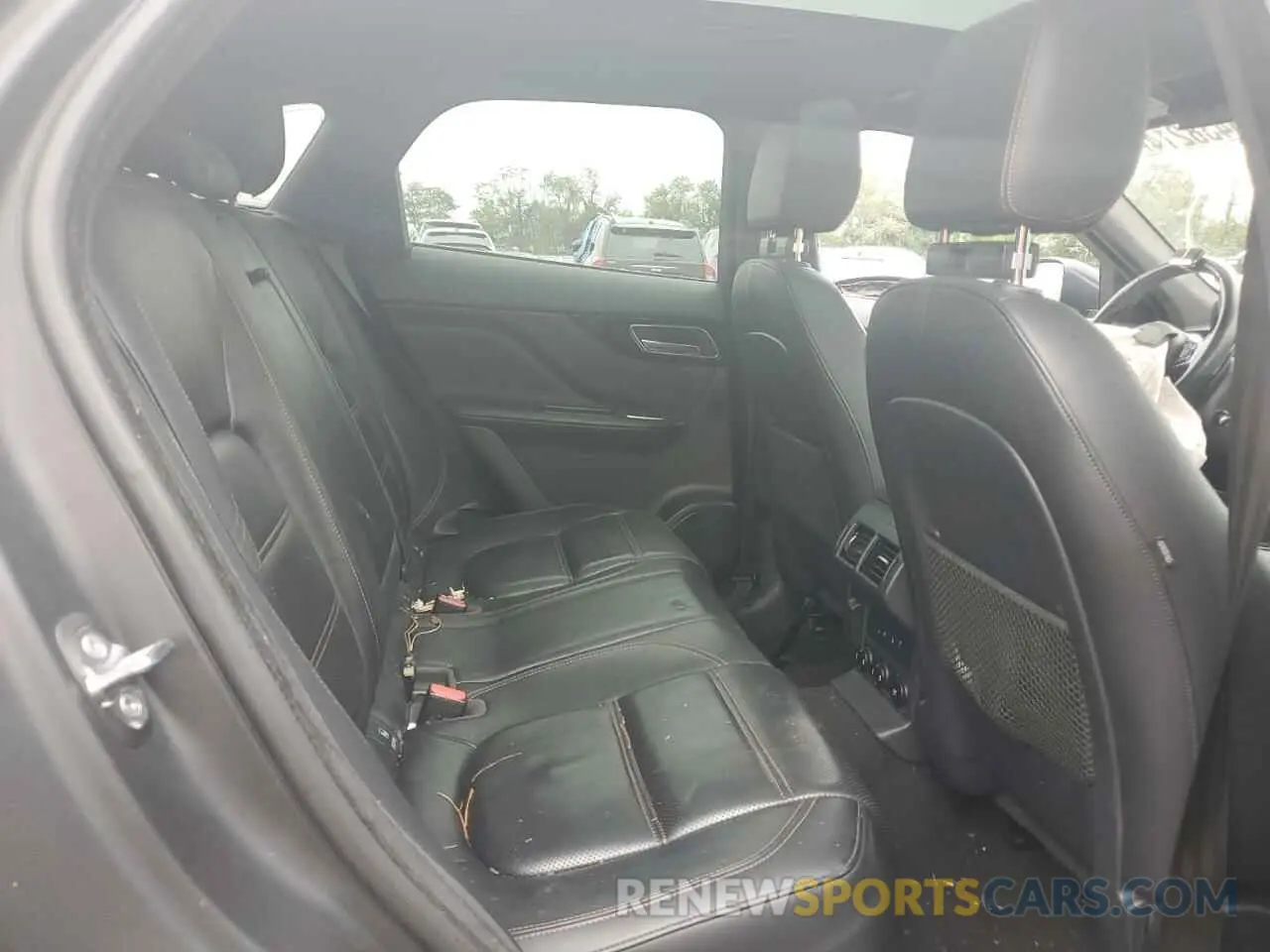11 Photograph of a damaged car SADCK2FX7KA612110 JAGUAR F-PACE 2019