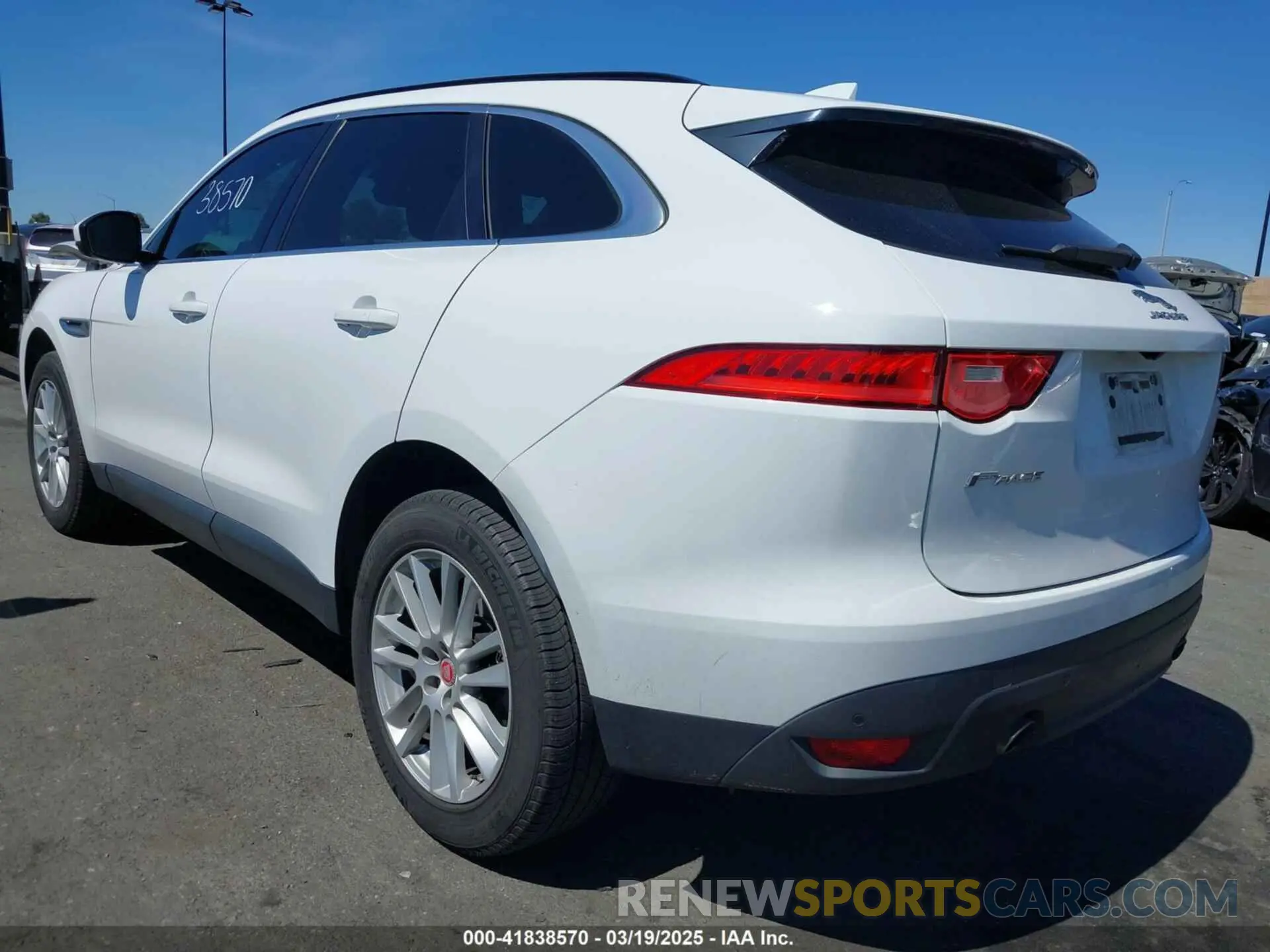 3 Photograph of a damaged car SADCK2FX9KA356228 JAGUAR F-PACE 2019