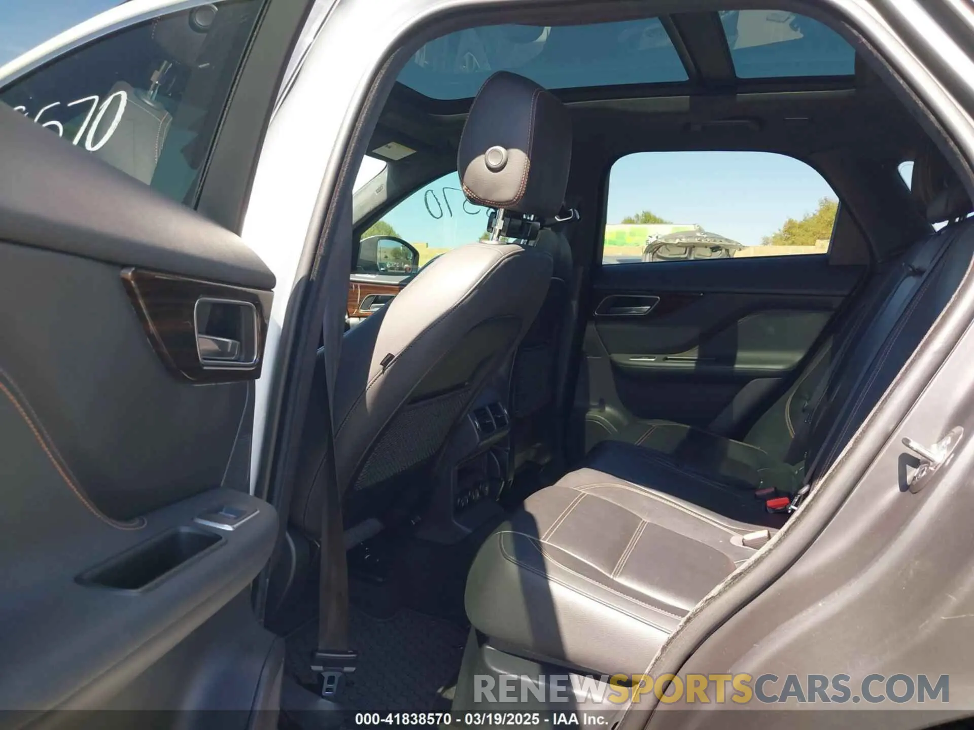 8 Photograph of a damaged car SADCK2FX9KA356228 JAGUAR F-PACE 2019