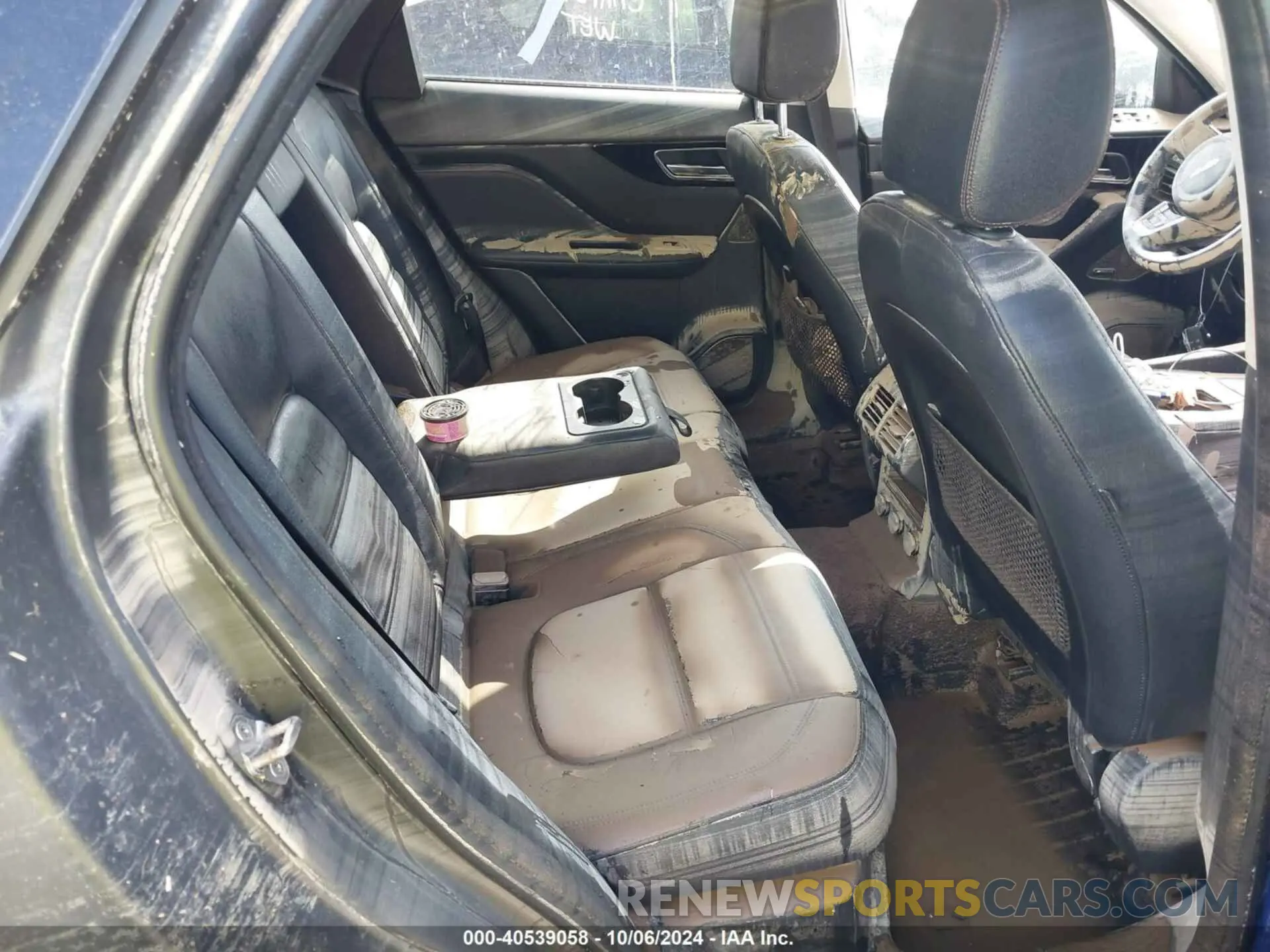 8 Photograph of a damaged car SADCK2GX0KA390329 JAGUAR F-PACE 2019
