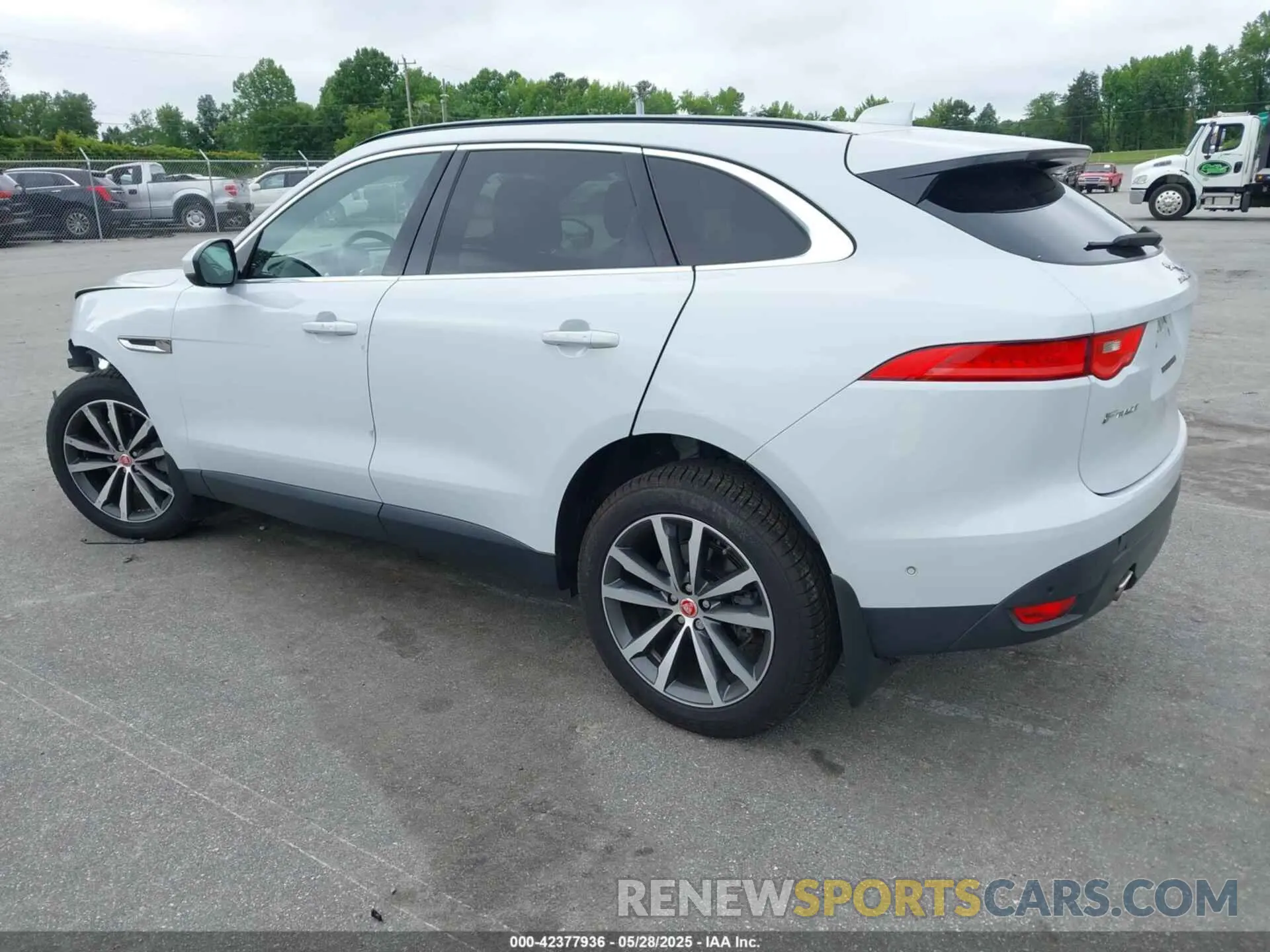 3 Photograph of a damaged car SADCK2GX3KA602396 JAGUAR F-PACE 2019