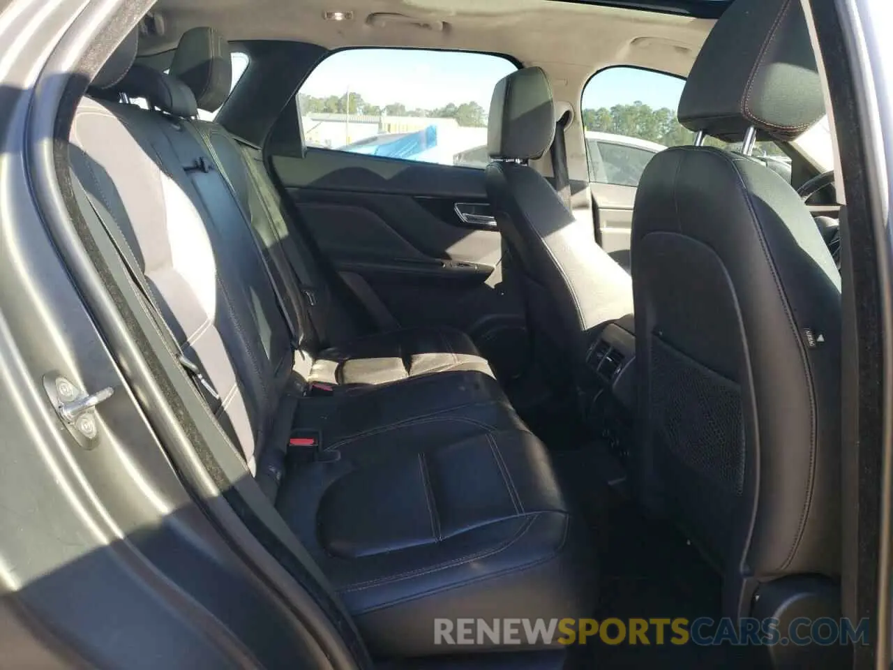 11 Photograph of a damaged car SADCK2GX4KA393458 JAGUAR F-PACE 2019