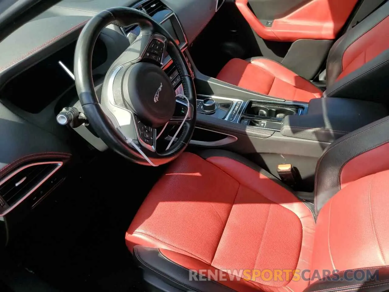 7 Photograph of a damaged car SADCL2FX2KA361879 JAGUAR F-PACE 2019