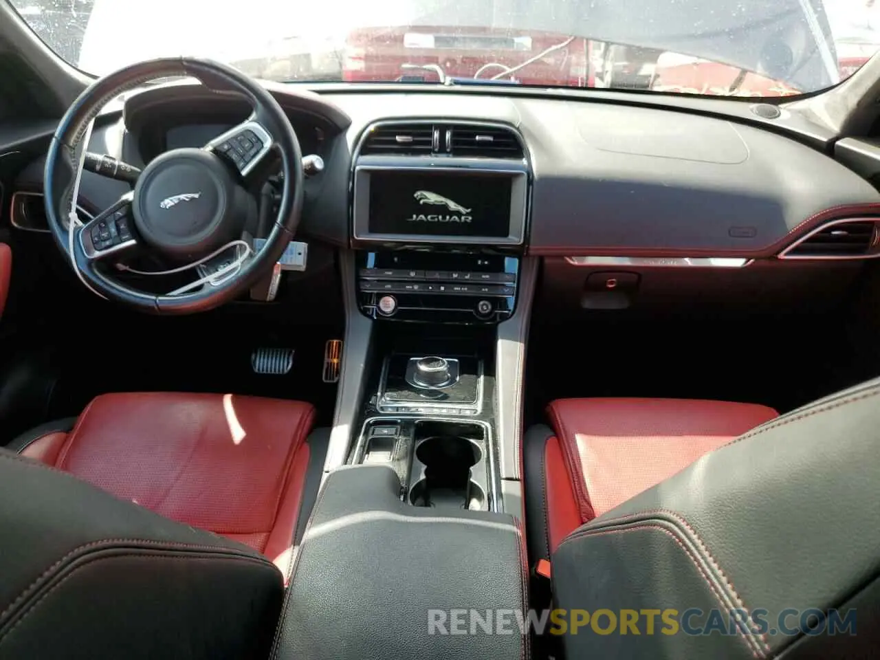 8 Photograph of a damaged car SADCL2FX2KA361879 JAGUAR F-PACE 2019