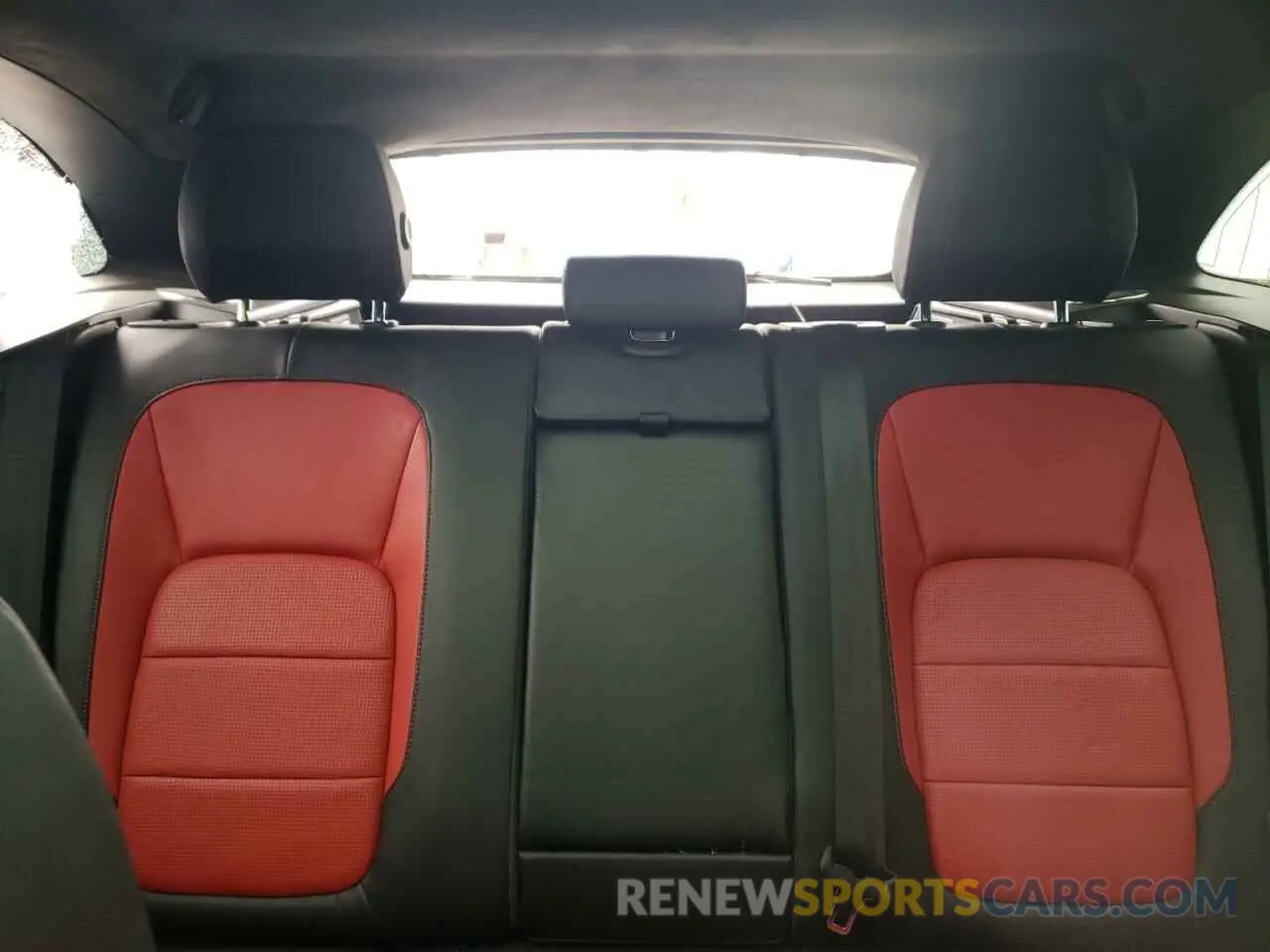 10 Photograph of a damaged car SADCL2FX7KA364583 JAGUAR F-PACE 2019