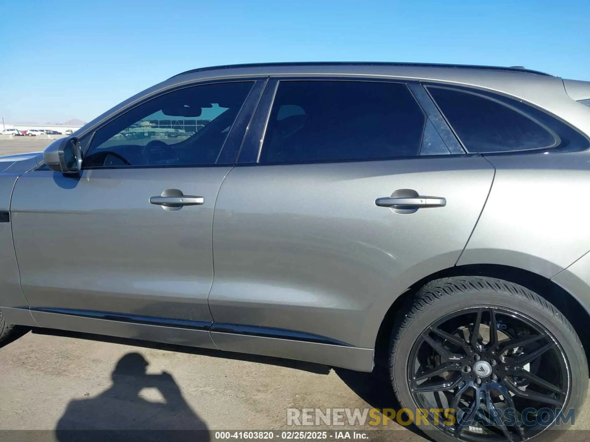 14 Photograph of a damaged car SADCL2GX6KA368347 JAGUAR F-PACE 2019