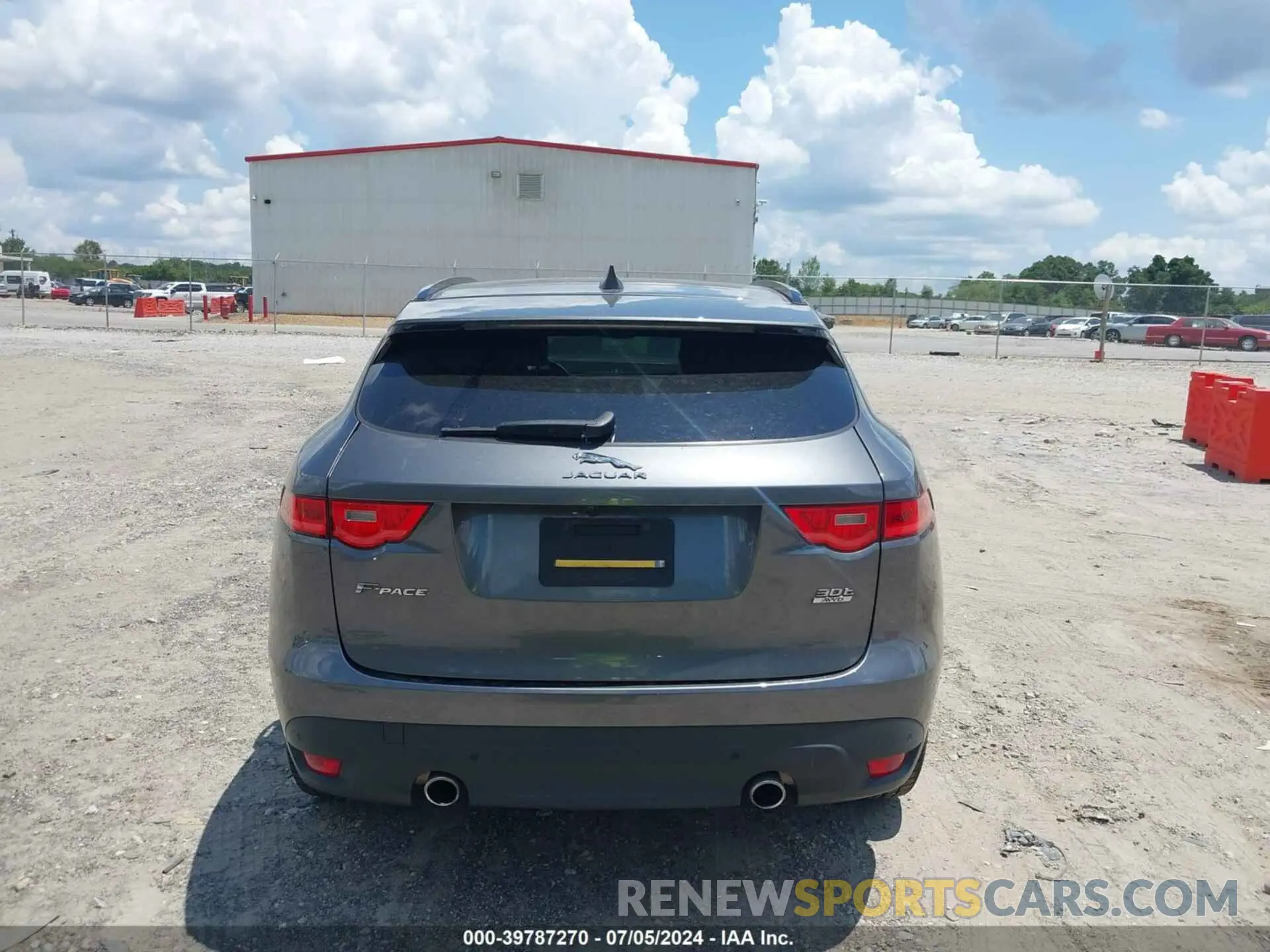 17 Photograph of a damaged car SADCL2GXXKA398371 JAGUAR F-PACE 2019