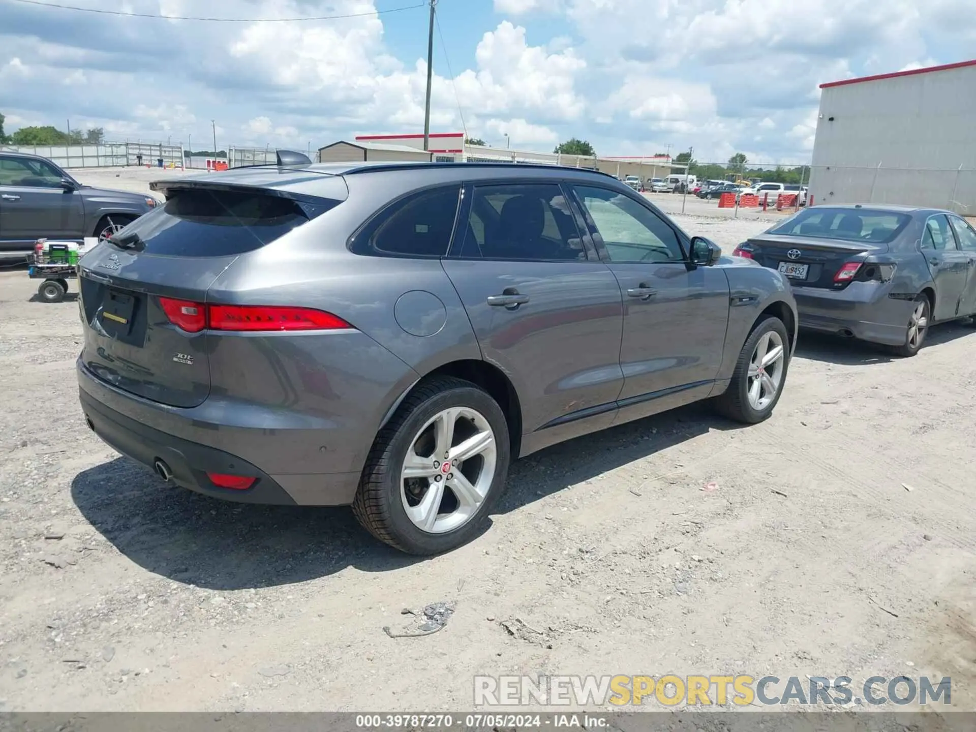 4 Photograph of a damaged car SADCL2GXXKA398371 JAGUAR F-PACE 2019