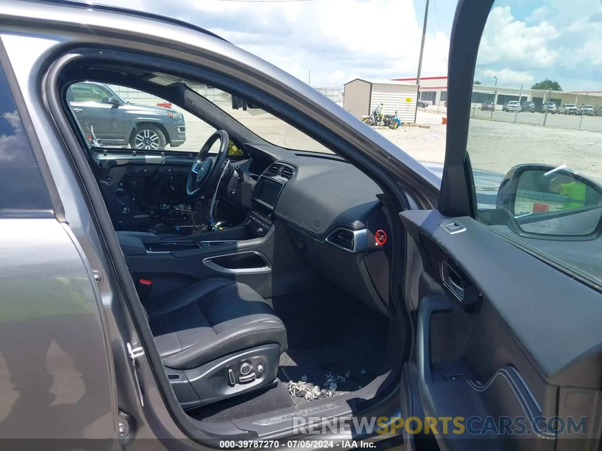 5 Photograph of a damaged car SADCL2GXXKA398371 JAGUAR F-PACE 2019