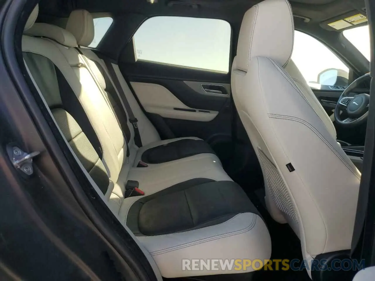 12 Photograph of a damaged car SADCM2FV1KA391631 JAGUAR F-PACE 2019