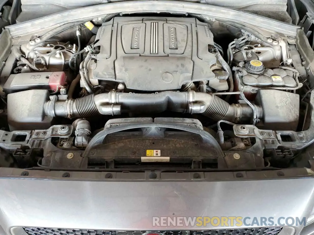 12 Photograph of a damaged car SADCM2FV1KA610717 JAGUAR F-PACE 2019