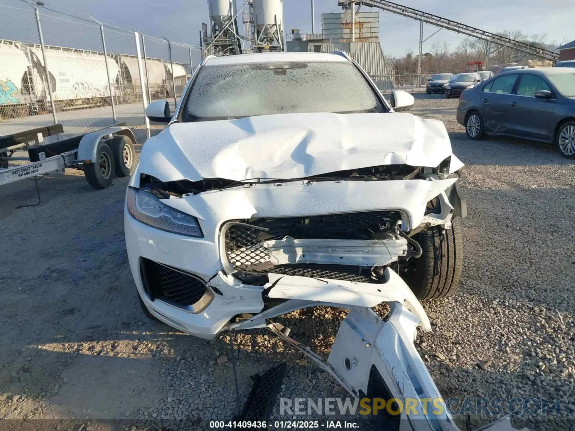 12 Photograph of a damaged car SADCM2FV2KA398507 JAGUAR F-PACE 2019