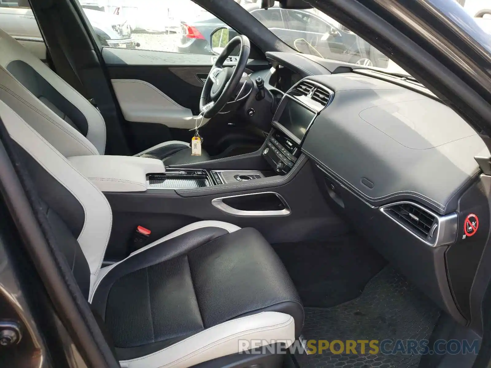 5 Photograph of a damaged car SADCM2FV5KA390045 JAGUAR F-PACE 2019