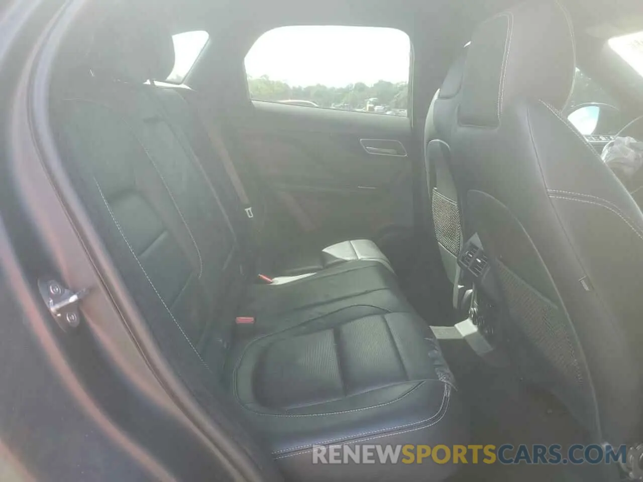 11 Photograph of a damaged car SADCM2FV5KA396329 JAGUAR F-PACE 2019