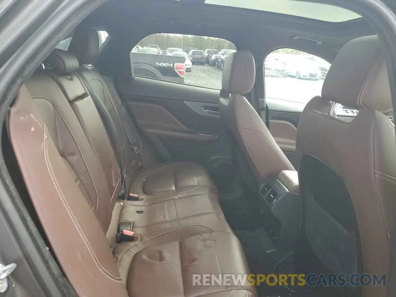11 Photograph of a damaged car SADCM2FV6KA353389 JAGUAR F-PACE 2019