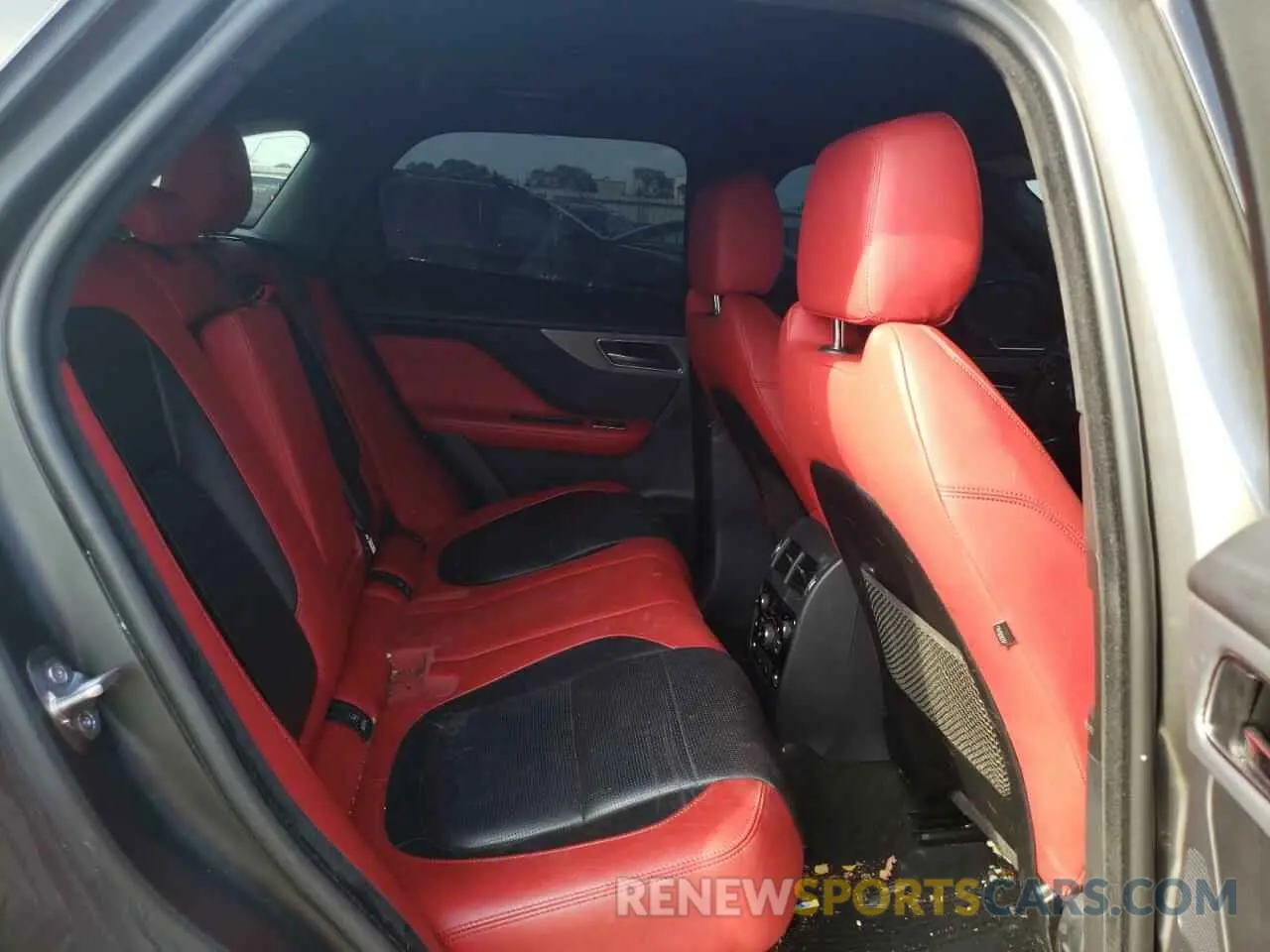 11 Photograph of a damaged car SADCM2FV6KA367681 JAGUAR F-PACE 2019