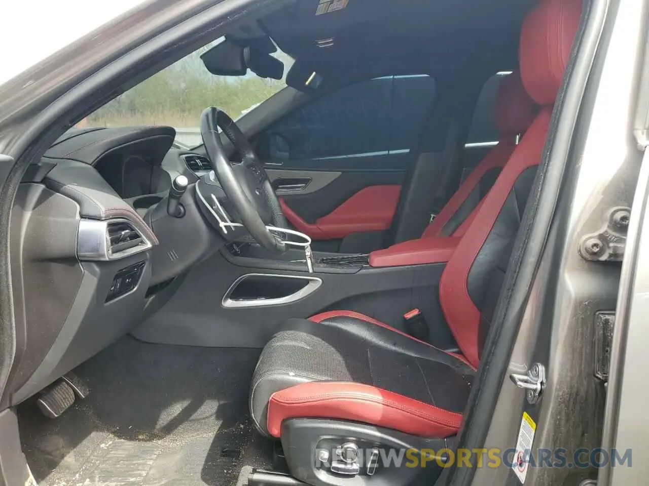 7 Photograph of a damaged car SADCM2FV6KA367681 JAGUAR F-PACE 2019