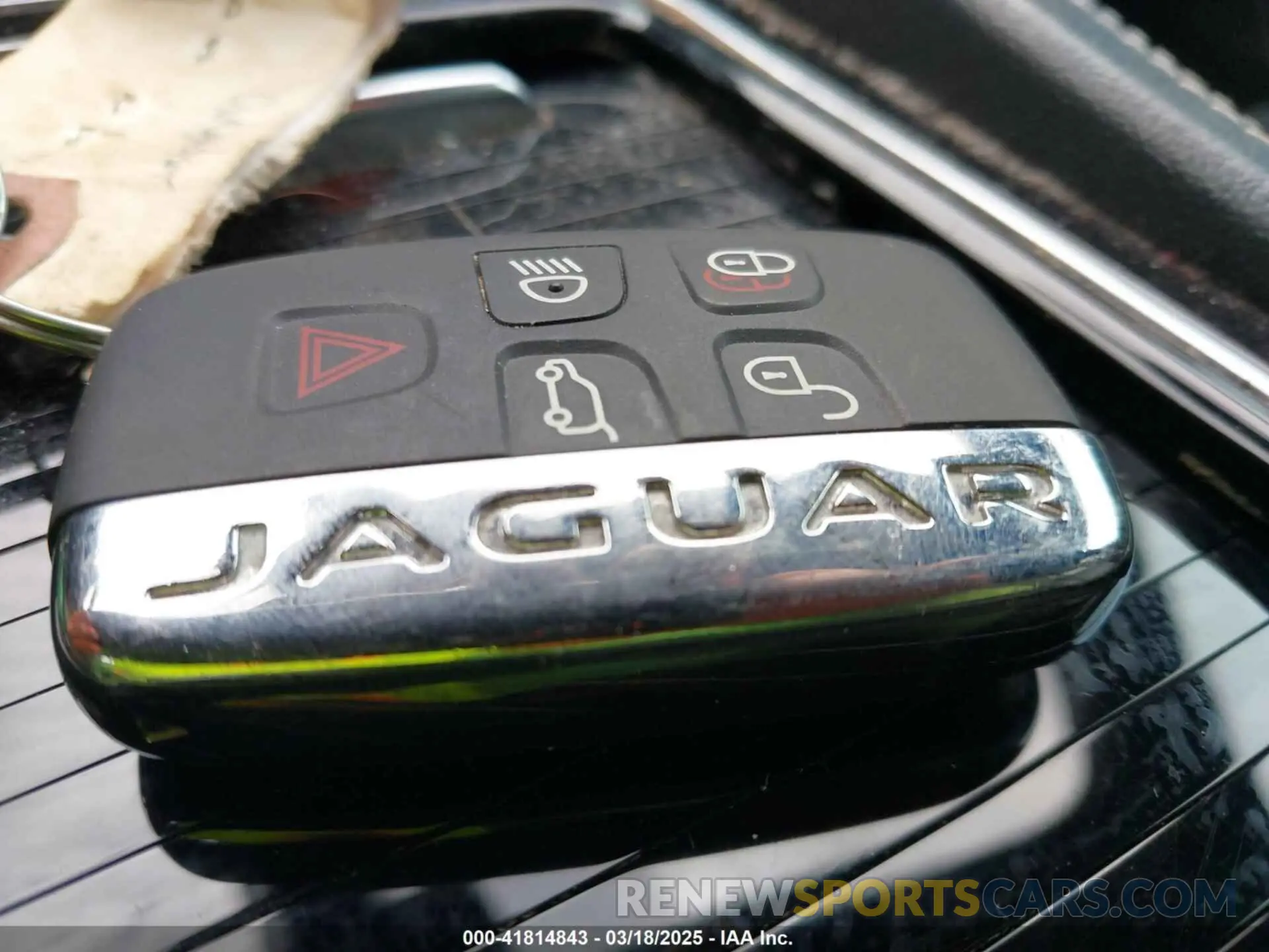 11 Photograph of a damaged car SADCM2FV7KA363378 JAGUAR F-PACE 2019