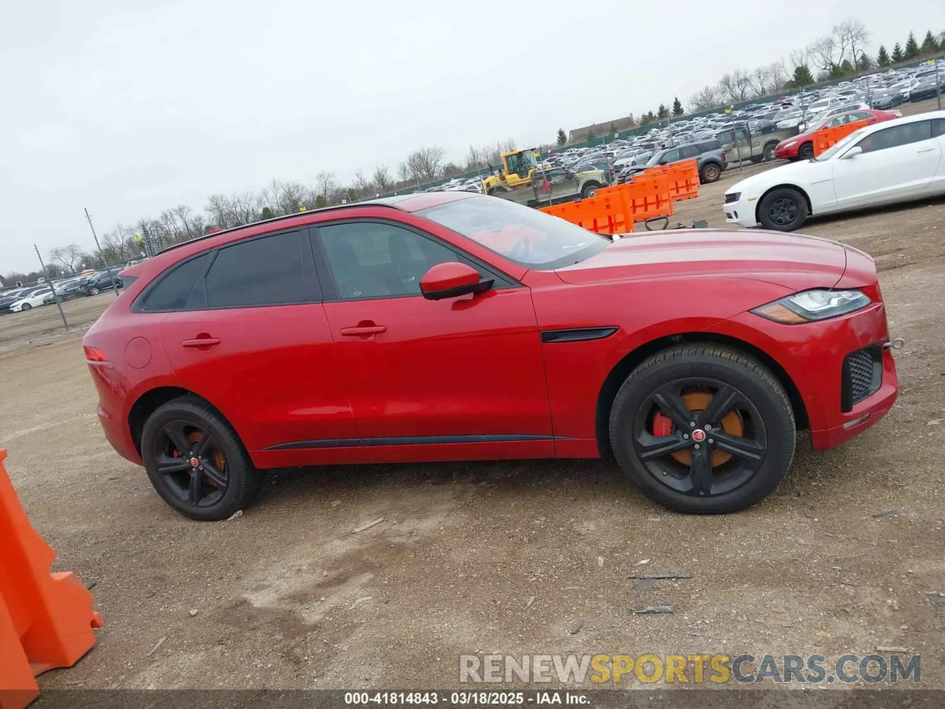 13 Photograph of a damaged car SADCM2FV7KA363378 JAGUAR F-PACE 2019