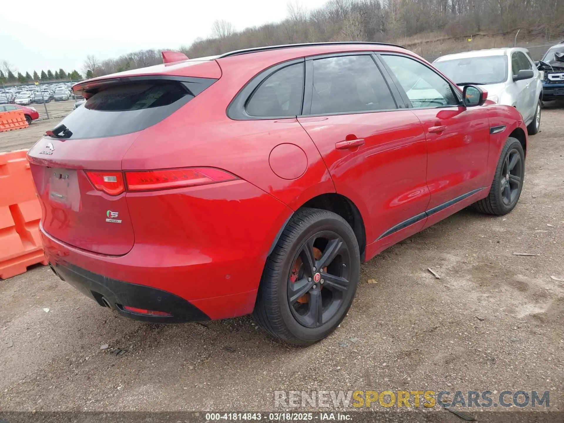 4 Photograph of a damaged car SADCM2FV7KA363378 JAGUAR F-PACE 2019