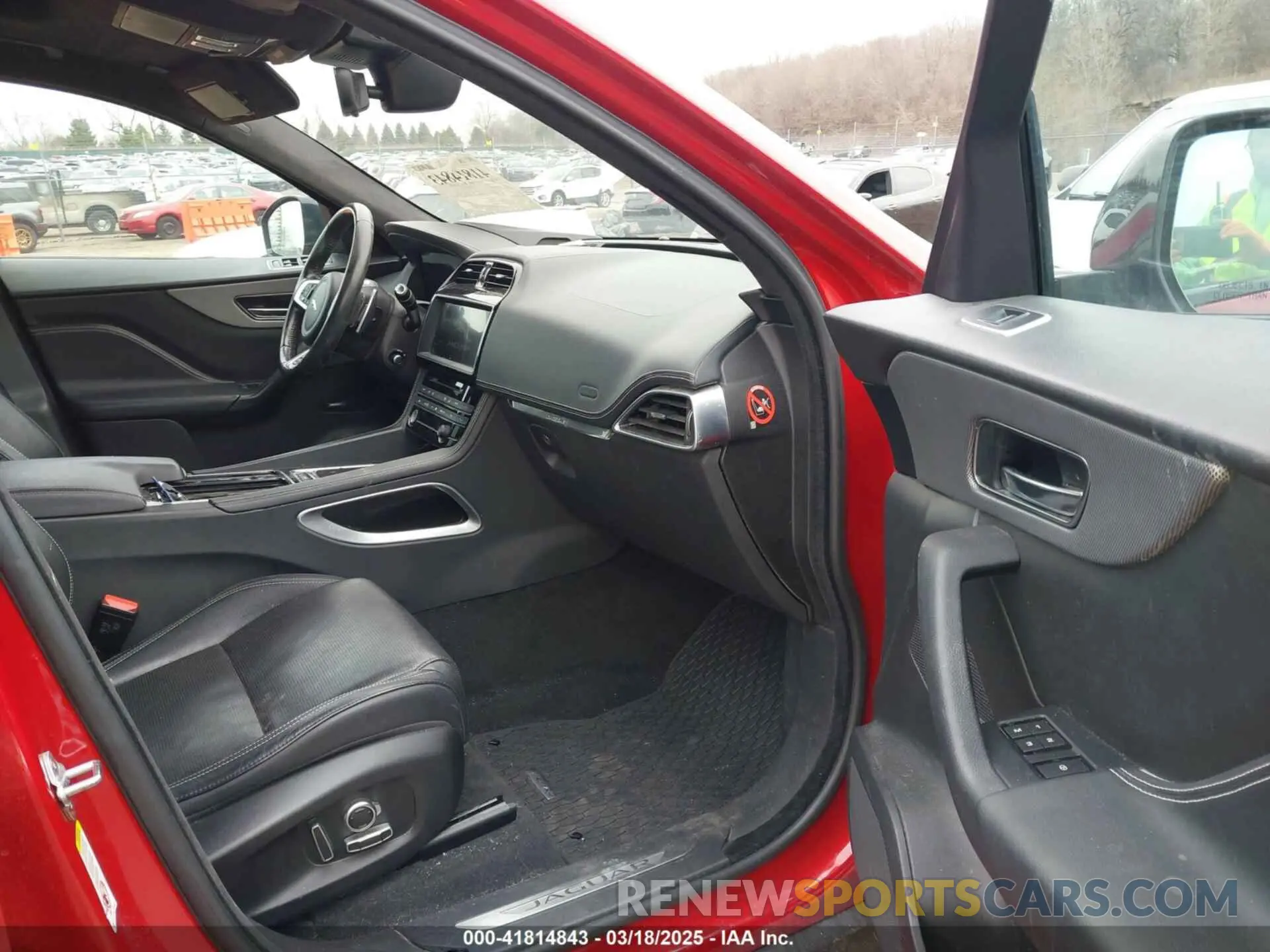 5 Photograph of a damaged car SADCM2FV7KA363378 JAGUAR F-PACE 2019