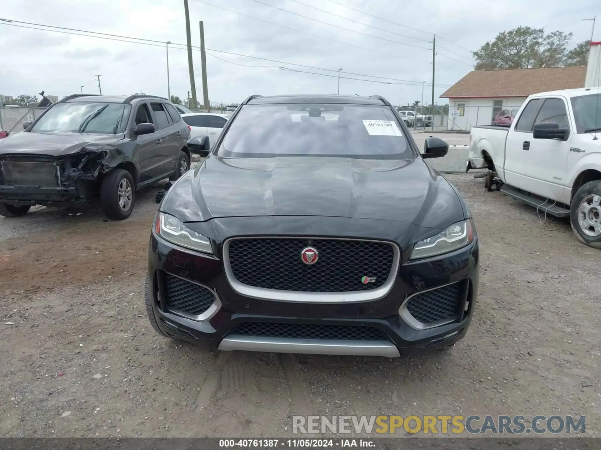 12 Photograph of a damaged car SADCM2FV9KA361504 JAGUAR F-PACE 2019