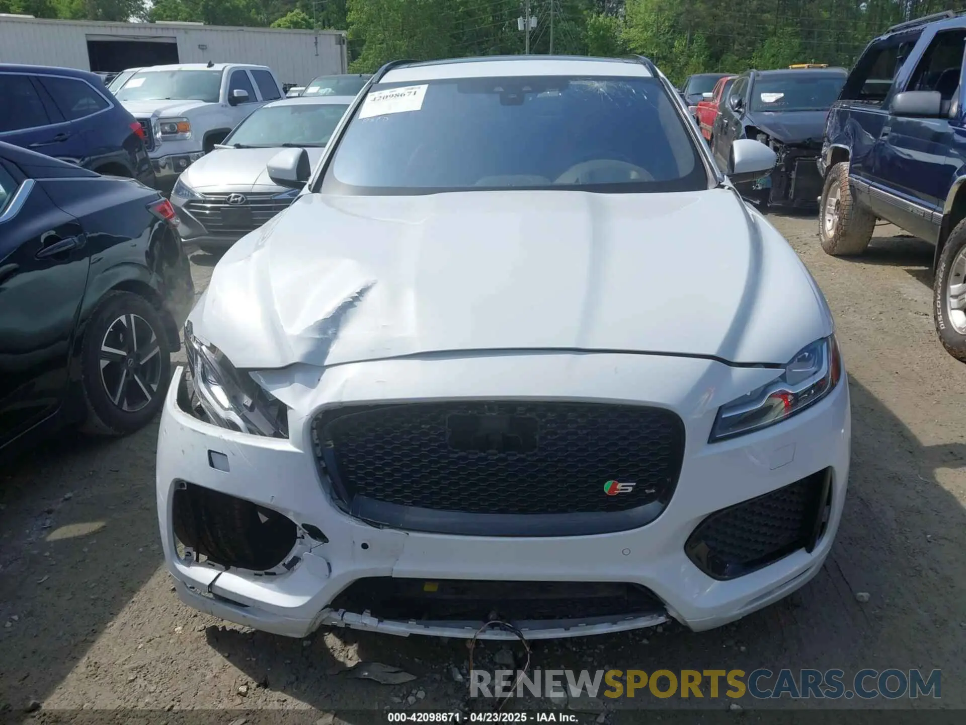 11 Photograph of a damaged car SADCM2FV9KA609878 JAGUAR F-PACE 2019