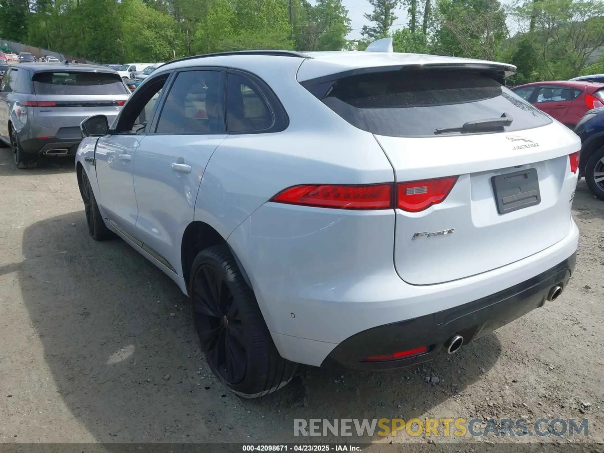 3 Photograph of a damaged car SADCM2FV9KA609878 JAGUAR F-PACE 2019