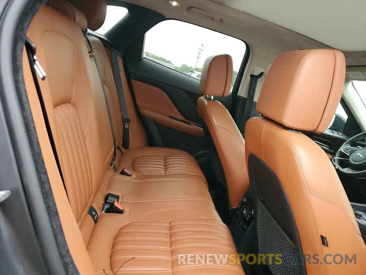 11 Photograph of a damaged car SADCN2GX7KA365936 JAGUAR F-PACE 2019