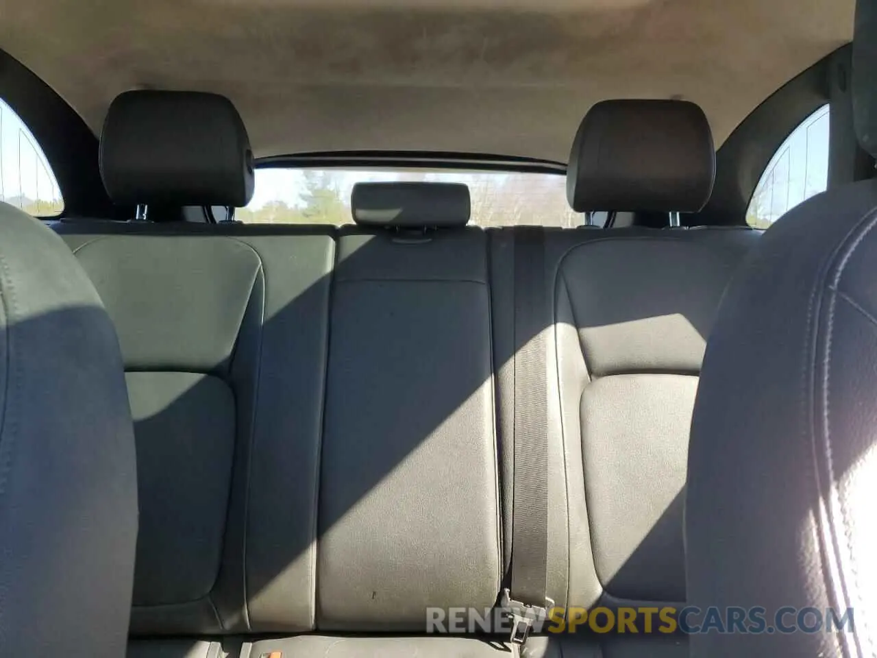 10 Photograph of a damaged car SADCS2FX2KA602035 JAGUAR F-PACE 2019