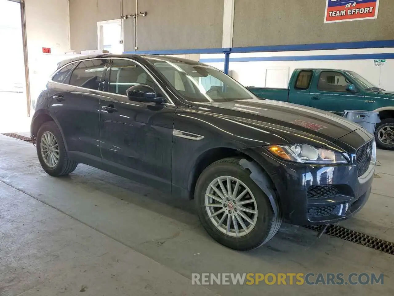 4 Photograph of a damaged car SADCS2FX3KA390570 JAGUAR F-PACE 2019