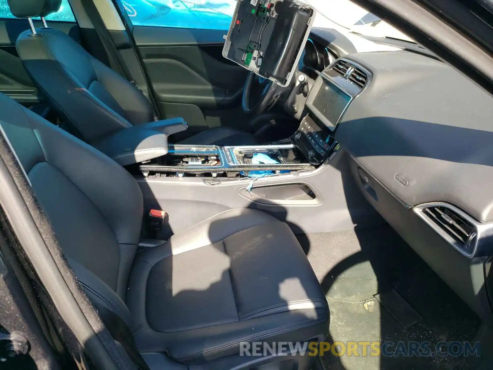 5 Photograph of a damaged car SADCS2FX6KA601695 JAGUAR F-PACE 2019