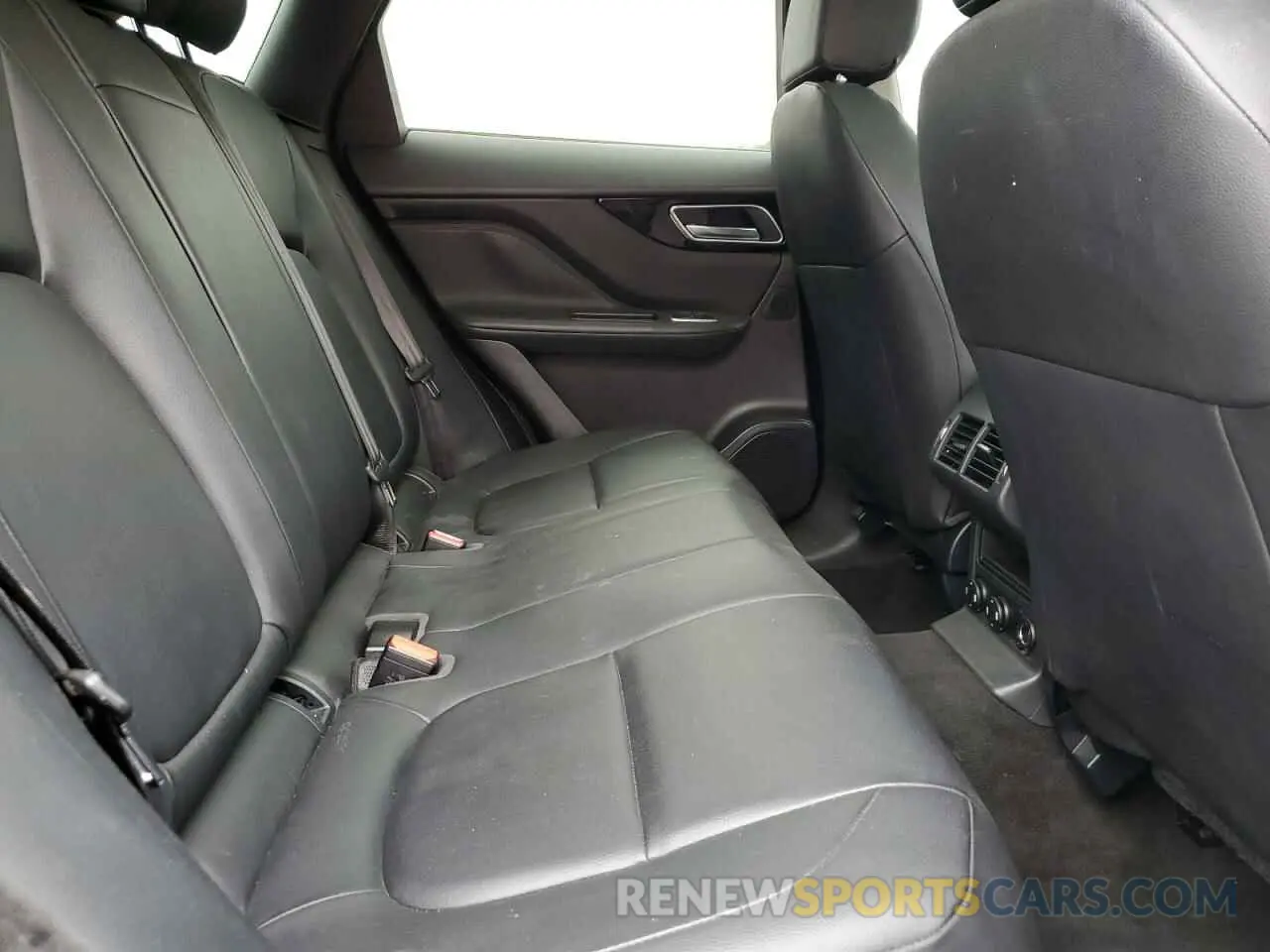 11 Photograph of a damaged car SADCS2FXXKA390615 JAGUAR F-PACE 2019