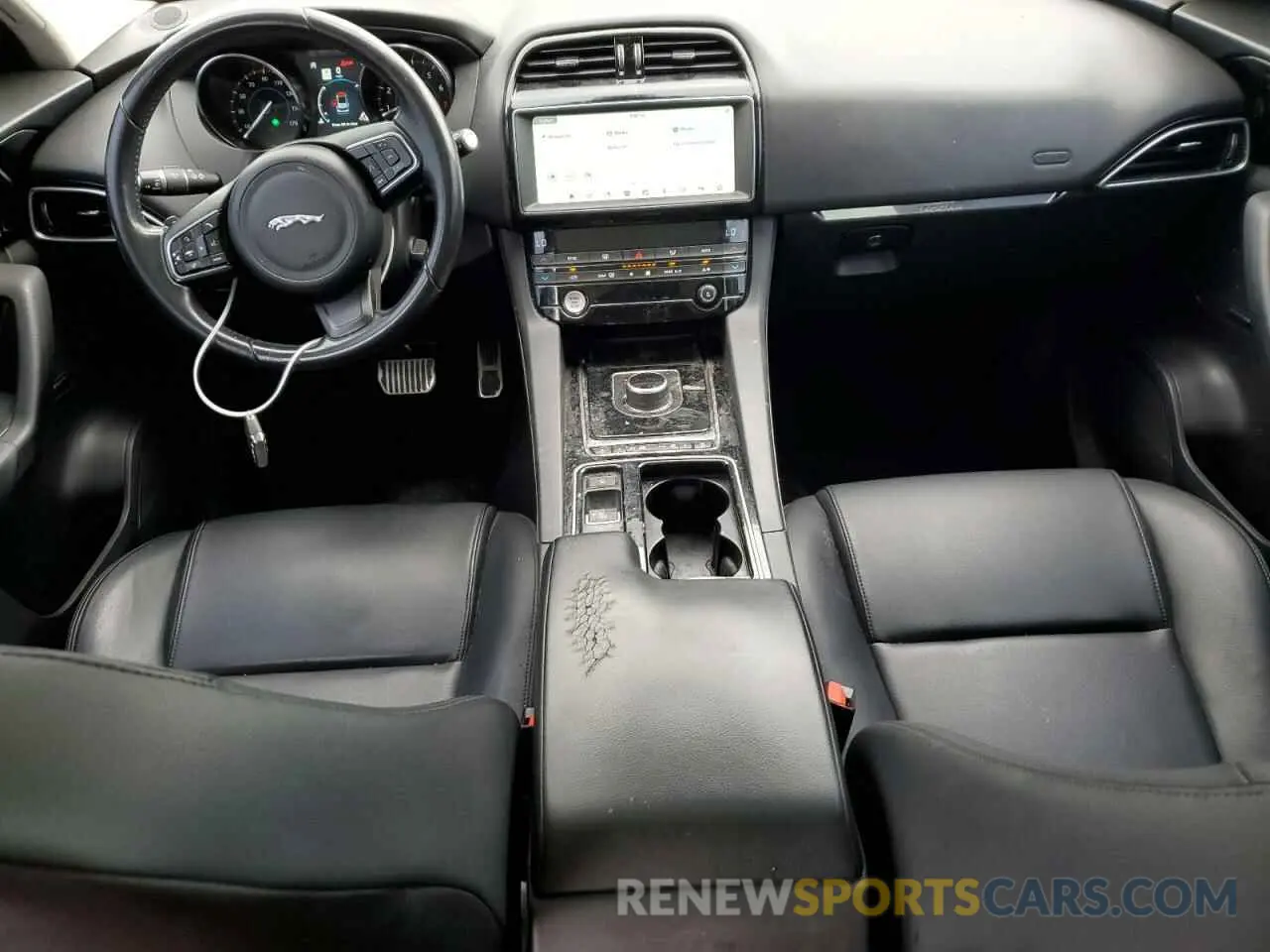 8 Photograph of a damaged car SADCS2FXXKA390615 JAGUAR F-PACE 2019