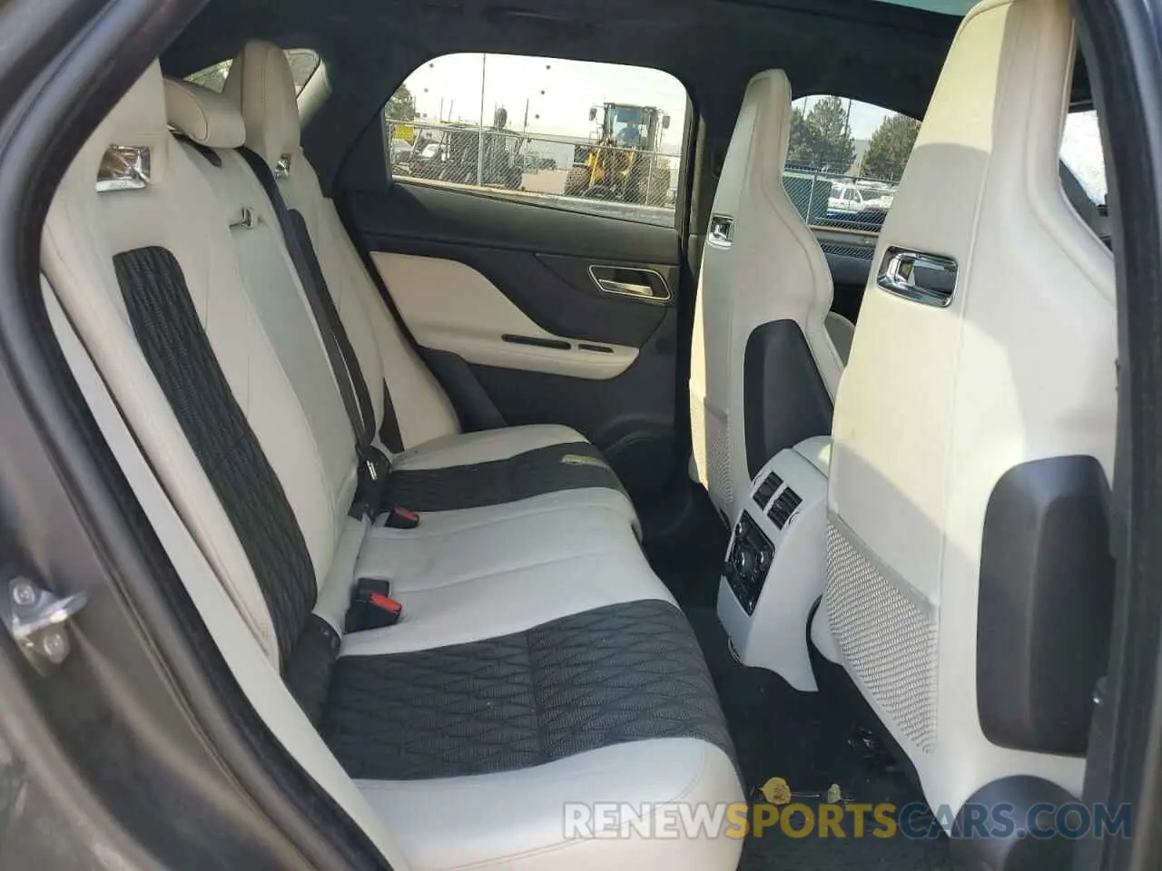 10 Photograph of a damaged car SADCZ2EE0KA607746 JAGUAR F-PACE 2019