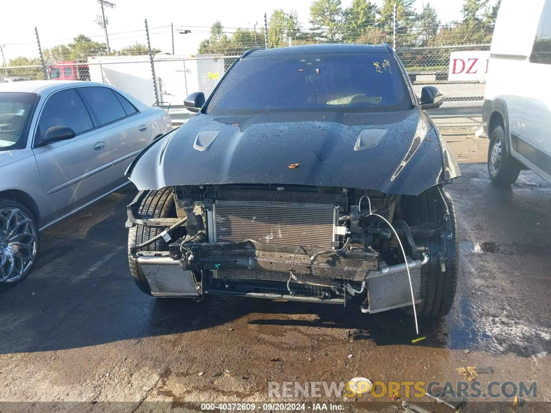 13 Photograph of a damaged car SADCZ2EE1KA607304 JAGUAR F-PACE 2019
