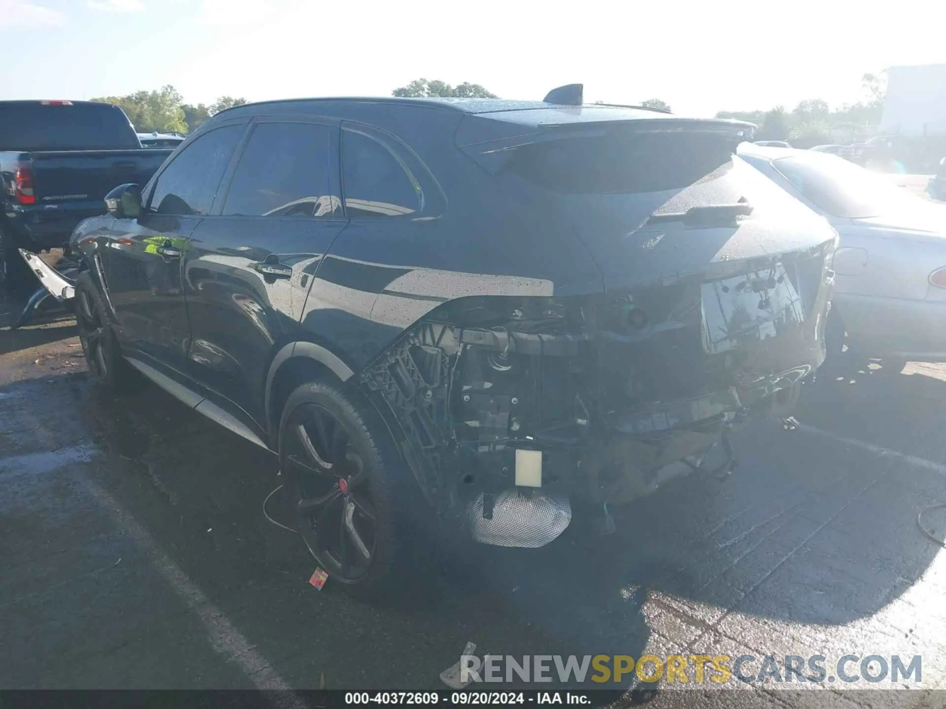 3 Photograph of a damaged car SADCZ2EE1KA607304 JAGUAR F-PACE 2019