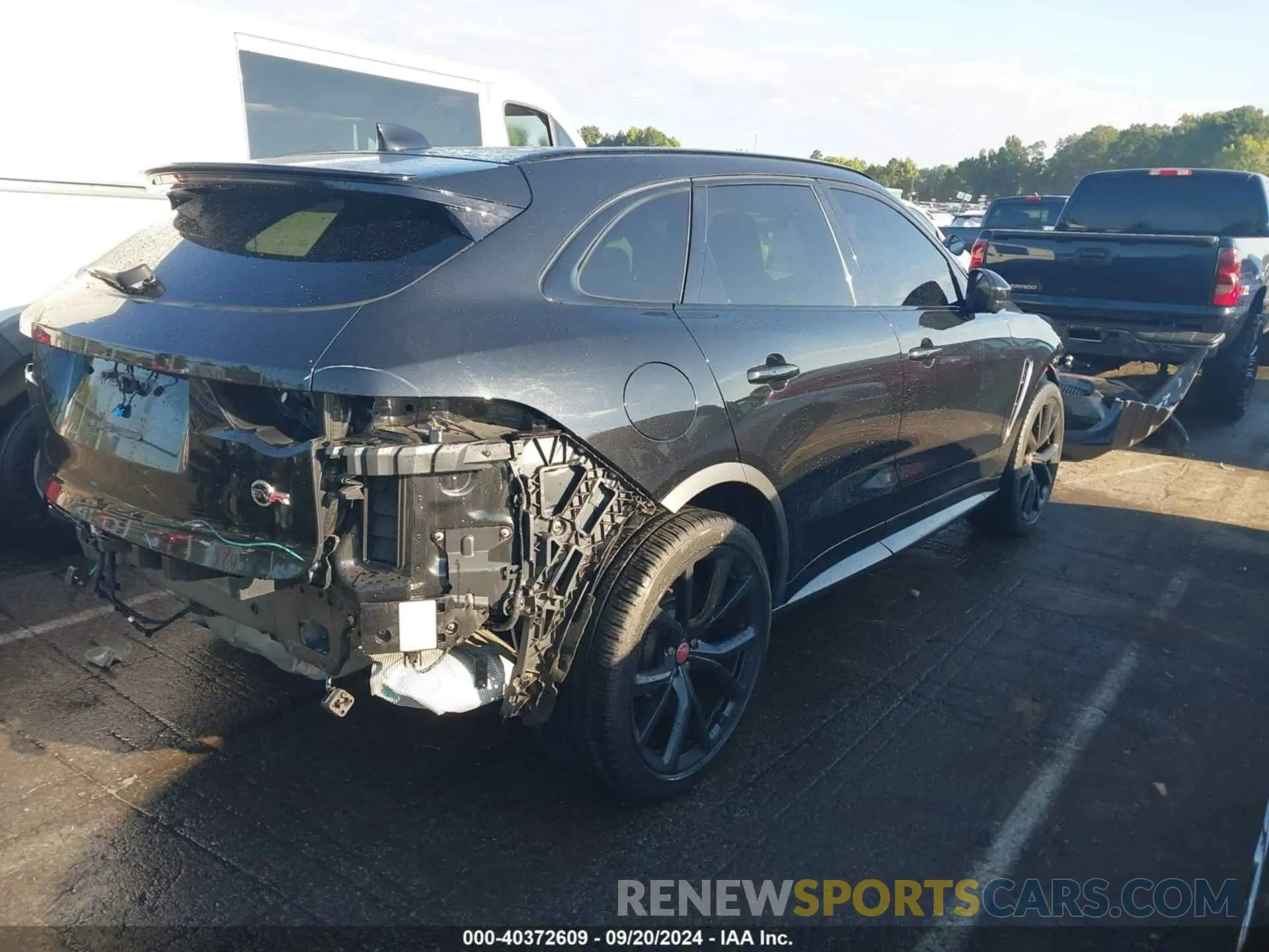 4 Photograph of a damaged car SADCZ2EE1KA607304 JAGUAR F-PACE 2019