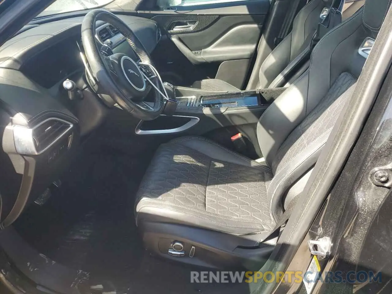 7 Photograph of a damaged car SADCZ2EE6KA604754 JAGUAR F-PACE 2019