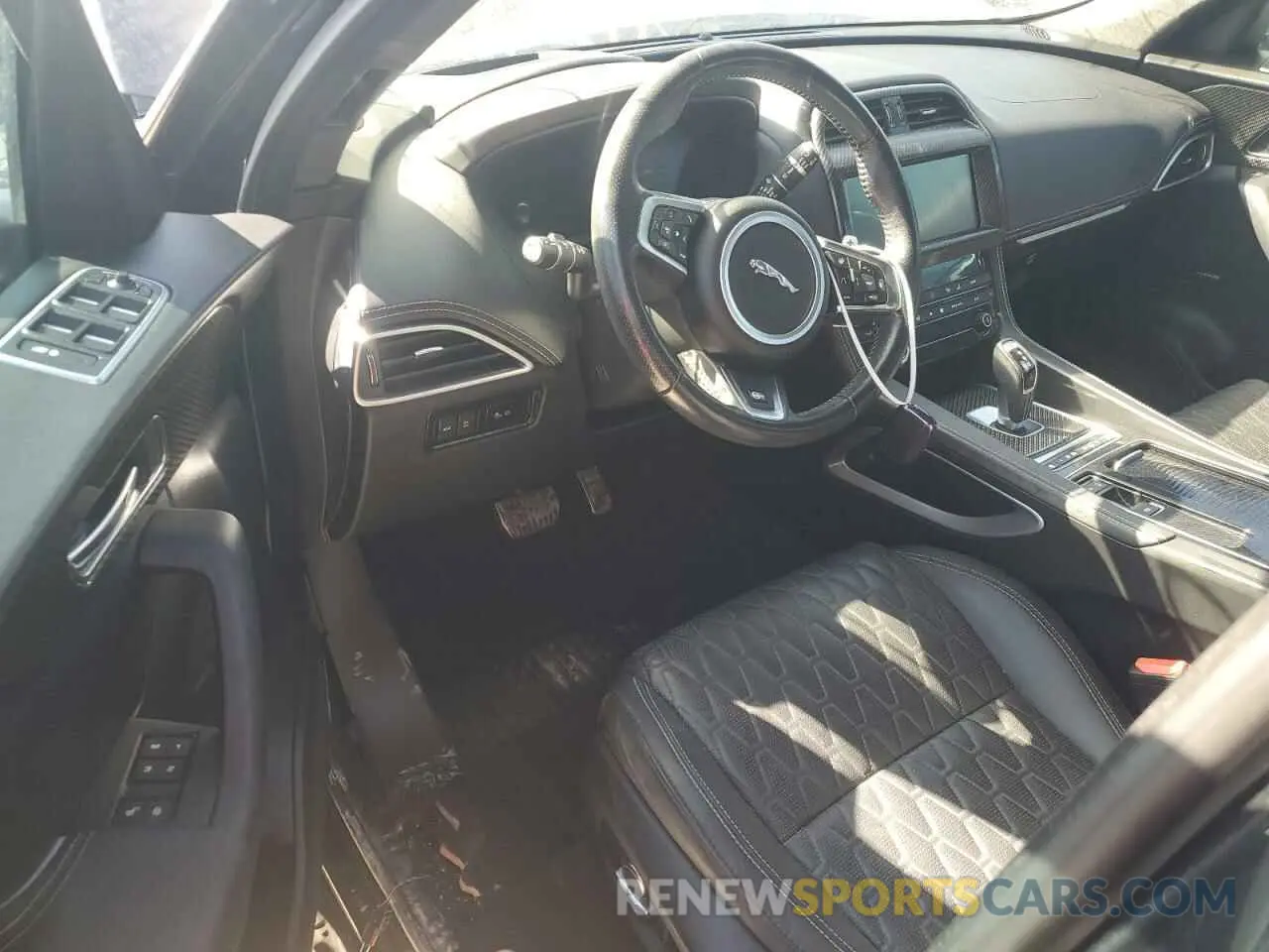 8 Photograph of a damaged car SADCZ2EE6KA604754 JAGUAR F-PACE 2019