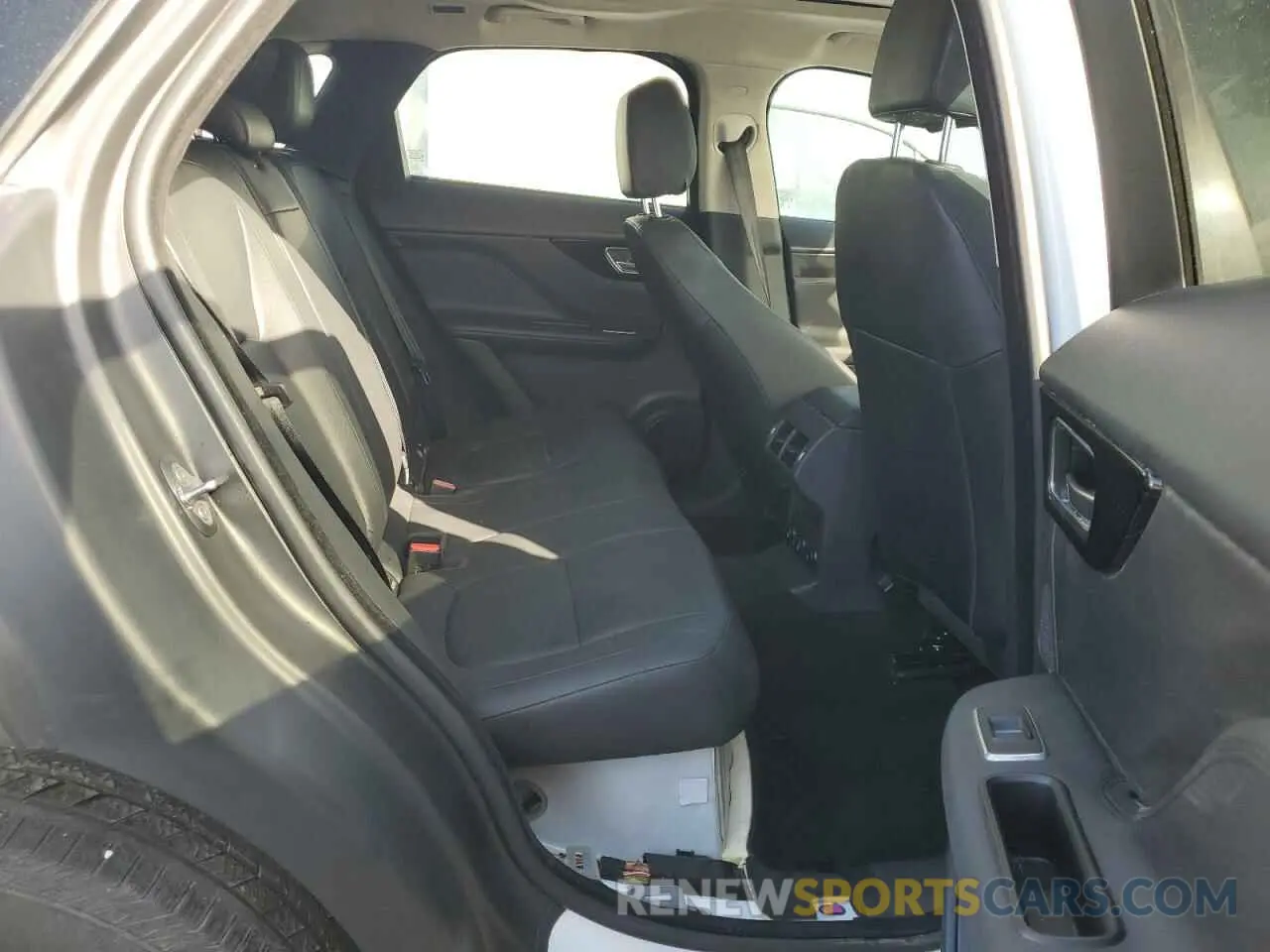 11 Photograph of a damaged car SADCJ2FX1LA624161 JAGUAR F-PACE 2020